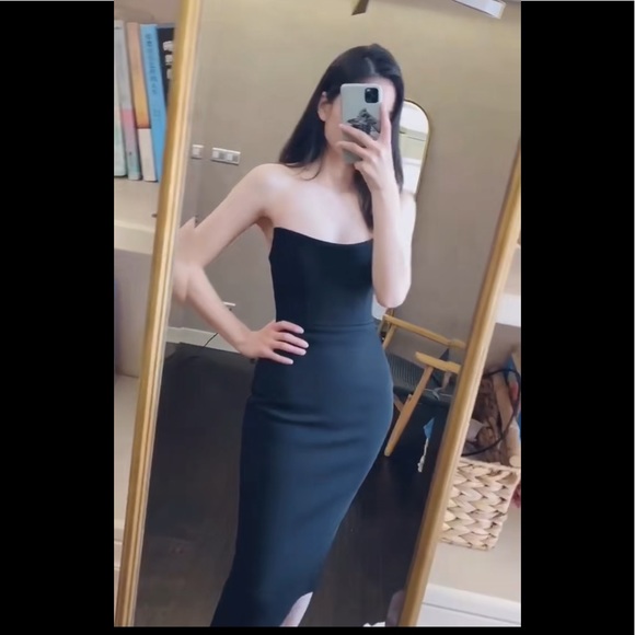 - Alex Perry - Picture 7 of 7